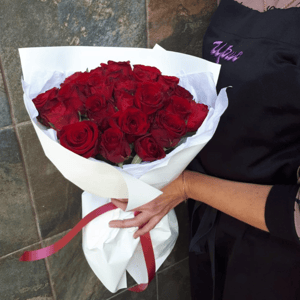 Букет «Красное в белом» из роз