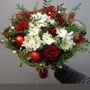 Букет «Зимний день» из роз и хризантем