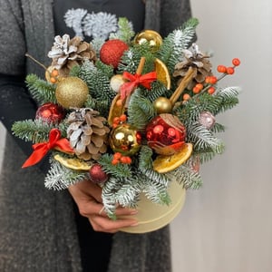 Шляпная коробка с цветами «Оранжевое солнце»