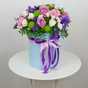 Цветочный мотив из роз и ирисов