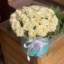 Шляпная коробка с цветами «Крем-брюле» из роз