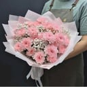 Букет «Верность» из хризантем и гипсофил