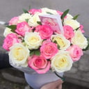 Шляпная коробка с цветами «Карамель»