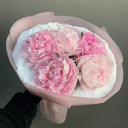 Букет «5 пионов в оформлении»