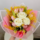 Букет «Очарование улыбки» из тюльпанов и мимоза