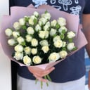 Букет «9 белых кустовых роз»