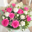 Букет «Слова любви» из гвоздик и роз