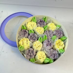 Коробочка с зефирными цветами сирень