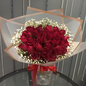 Букет «Любовь» из роз и гипсофил