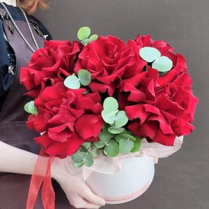 Шляпная коробка с цветами «Цветы в коробке из французских роз»