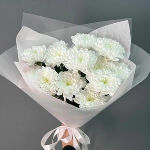 Букет белых кустовых хризантем