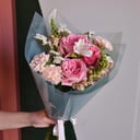 Букет «Романтика» из роз и альстромерий