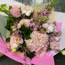 Букет «Нежность» из эустом и хризантем