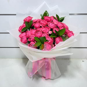 Малиновый букет из роз