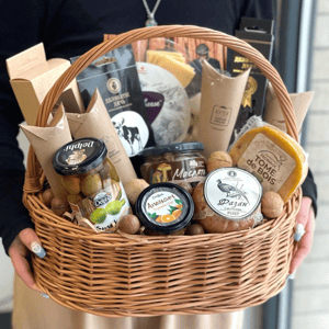 Подарочный набор корзина с продуктами