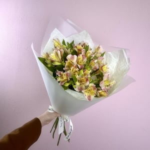 Букет из альстромерий