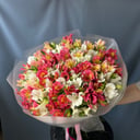 Весенний нежный букет из Альстромерии