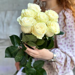 Букет «7 Белых Роз Мондиаль»