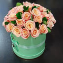 Шляпная коробка с цветами «Коралловое чудо»