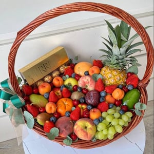 Корзина с фруктами ягодами большая