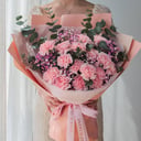 Букет «Диантус премиум» из гвоздик и гипсофил