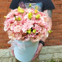 Шляпная коробка с цветами «Счастье» из эустом