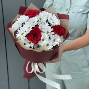 Букет Комплимент из розы и хризантемы