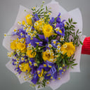 Букет «Сезонные цветы» из экзотических цветов и ирисов