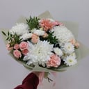 Букет Арина из роз и хризантем