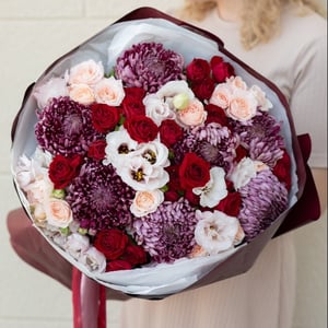 Букет «Китана» из роз и эустом