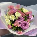 Букет из роз и альстромерий 03