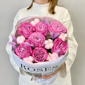 букет пионовидных роз ,хлопка и лагуруса