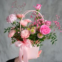 Коробка с цветами «Милая композиция из нежных цветов» из роз и хризантем