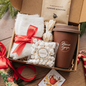 Подарок новогодний: кружка, носки, какао