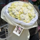 Букет «Белые розы и хризантемы»