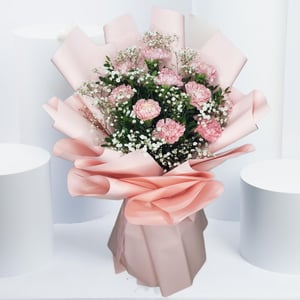 Букет «Гвоздичный туман» из гвоздик и гипсофил