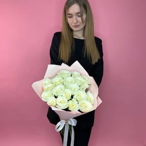 Букет из 19 белых роз