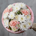 Нежный букет на День матери из роз и хризантем