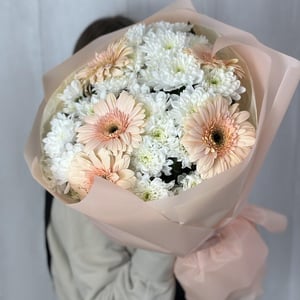 Букет из хризантемы и Герберы