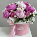 Шляпная коробка с цветами «Бархатная коробка с розовыми пионами»