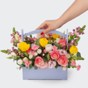 Коробка с цветами «Букет в кашпо Апрельская свежесть» из тюльпанов и роз